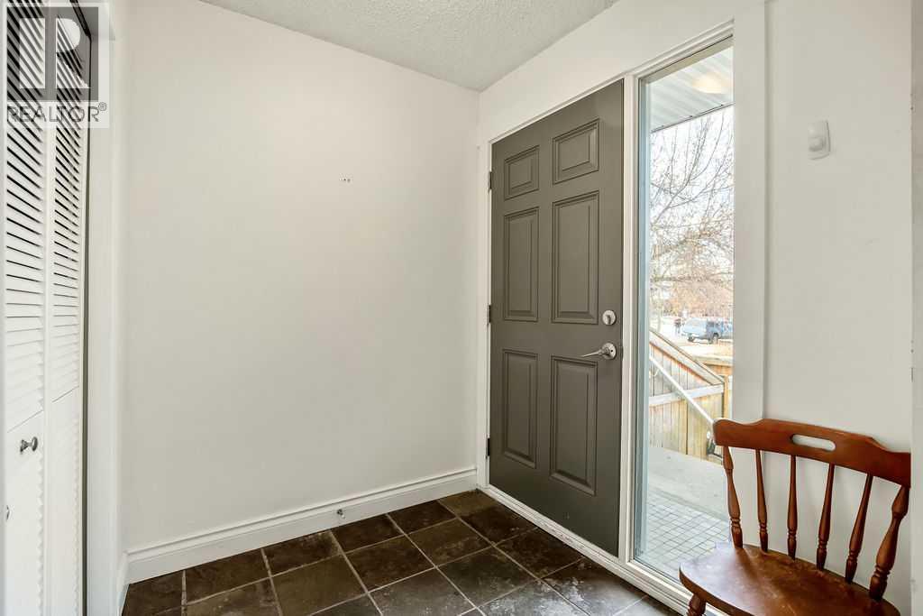 Row / Townhouse for Sale in 1, 1939 25A Street SW|Calgary, Alberta T3E1Y6 4