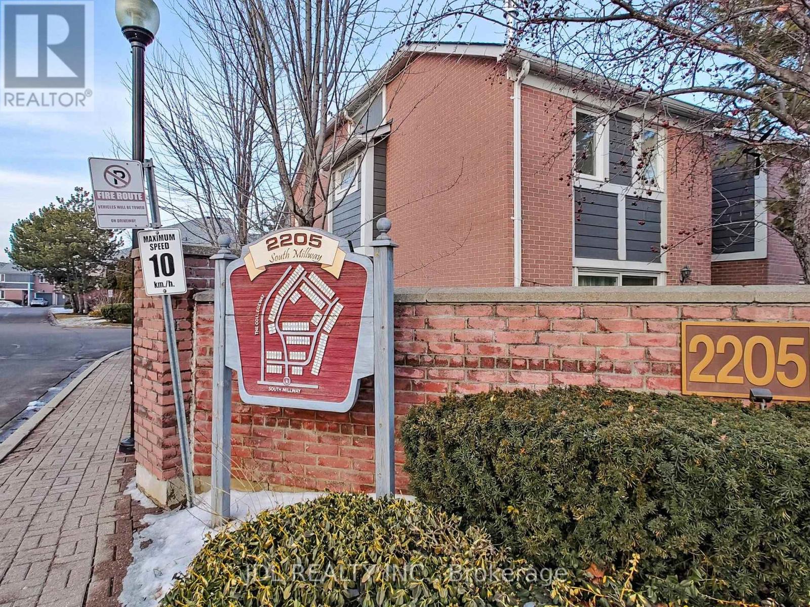 Row / Townhouse for Sale in 112 - 2205 SOUTH MILLWAY|Mississauga (Erin Mills), Ontario L5L3T2 3