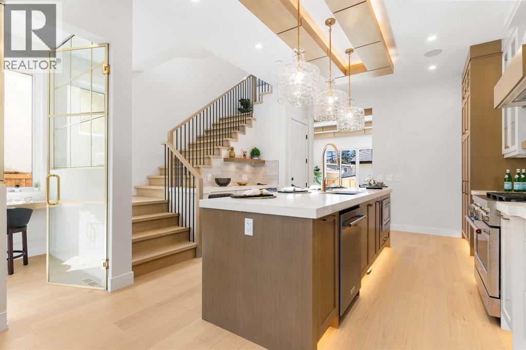 Duplex for Sale in 1425 44 Street SW|Calgary, Alberta T3C2A7 2