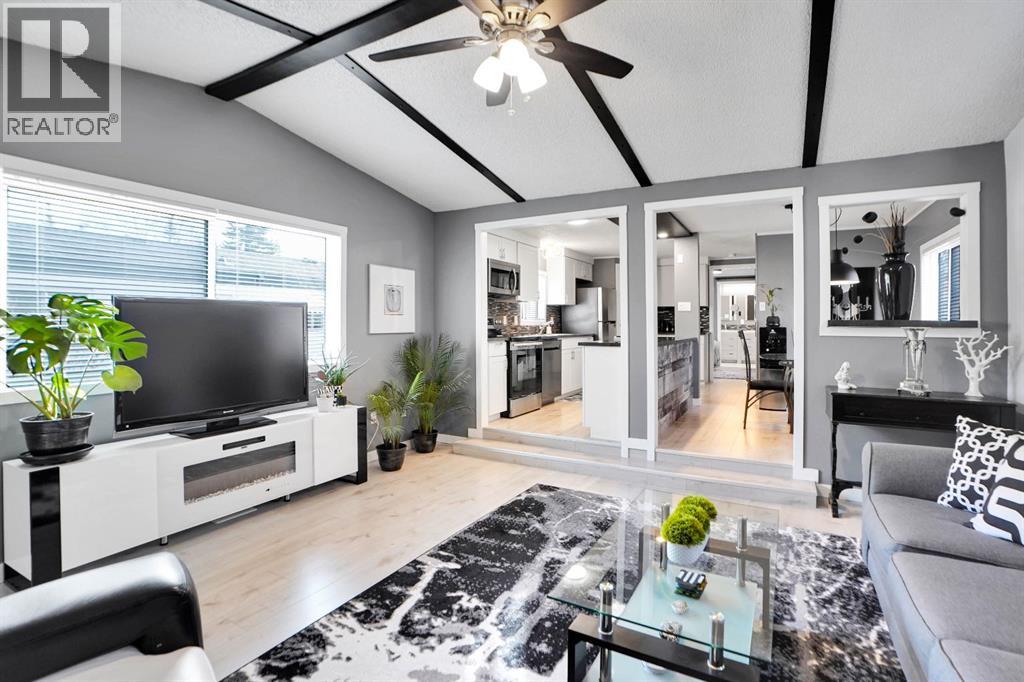 Mobile Home for Sale in 208, 3223 83 Street NW|Calgary, Alberta T3B5N4