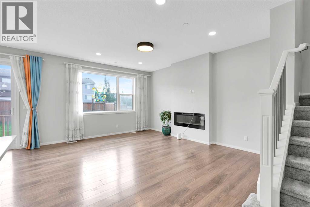 House for Sale in 106 Lucas Crescent NW|Calgary, Alberta T3P1M6 3