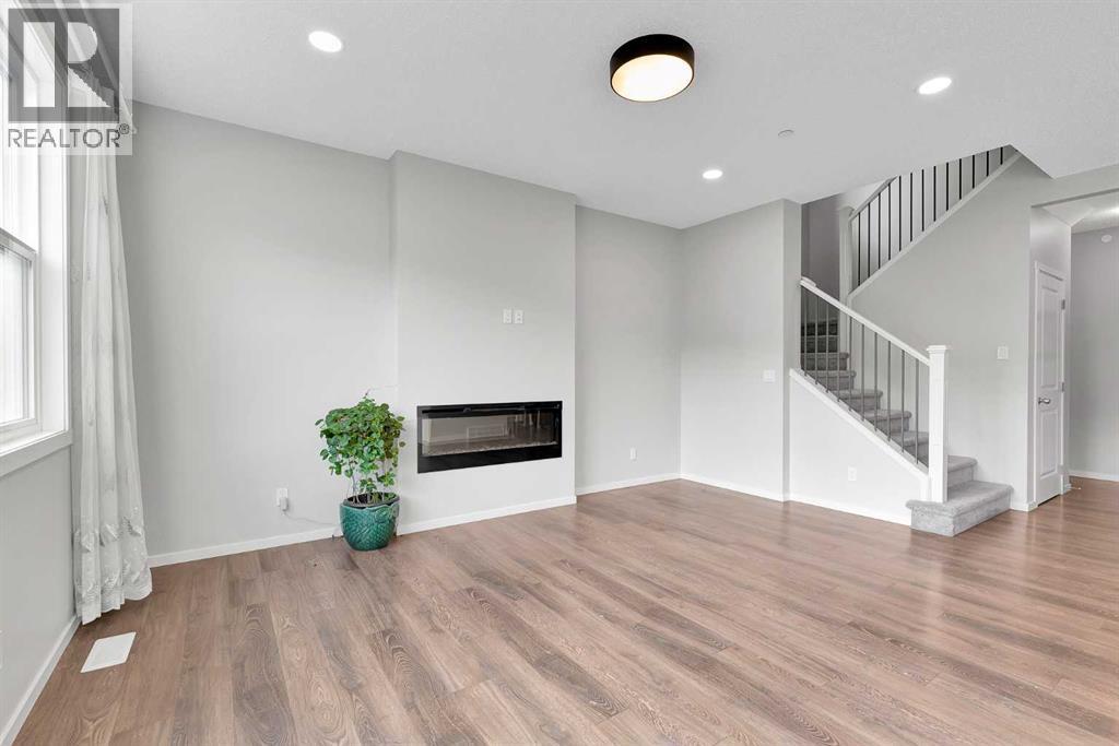 House for Sale in 106 Lucas Crescent NW|Calgary, Alberta T3P1M6 4