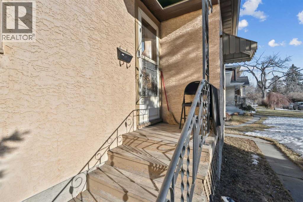 House for Sale in 450 34 Avenue NW|Calgary, Alberta T2K0B8 3