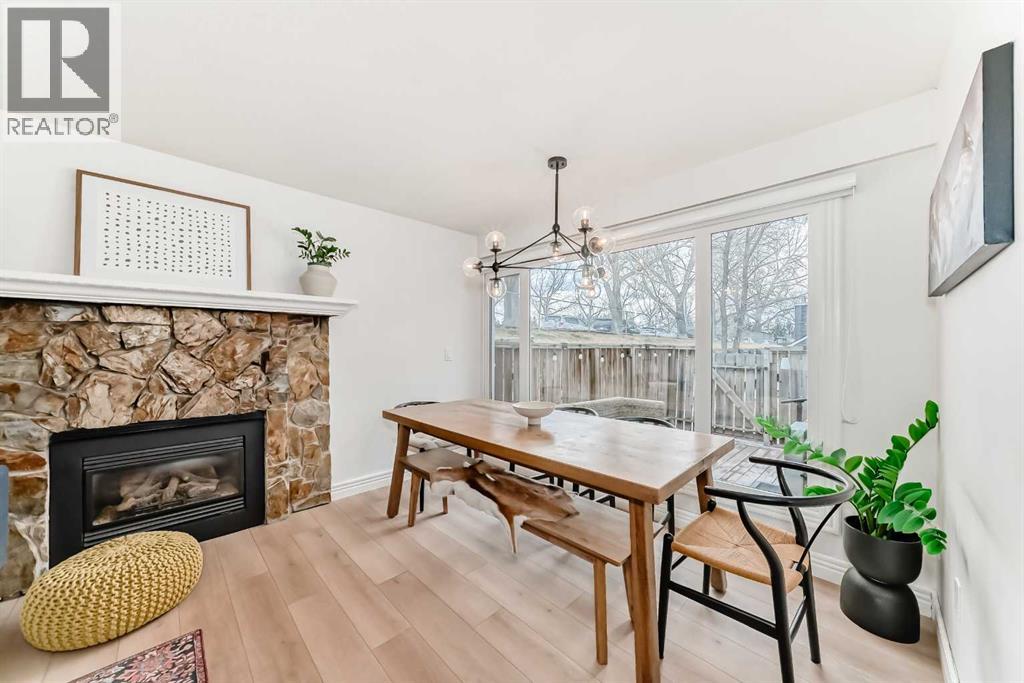 Row / Townhouse for Sale in 149, 66 Glamis Green SW|Calgary, Alberta T2E6V1