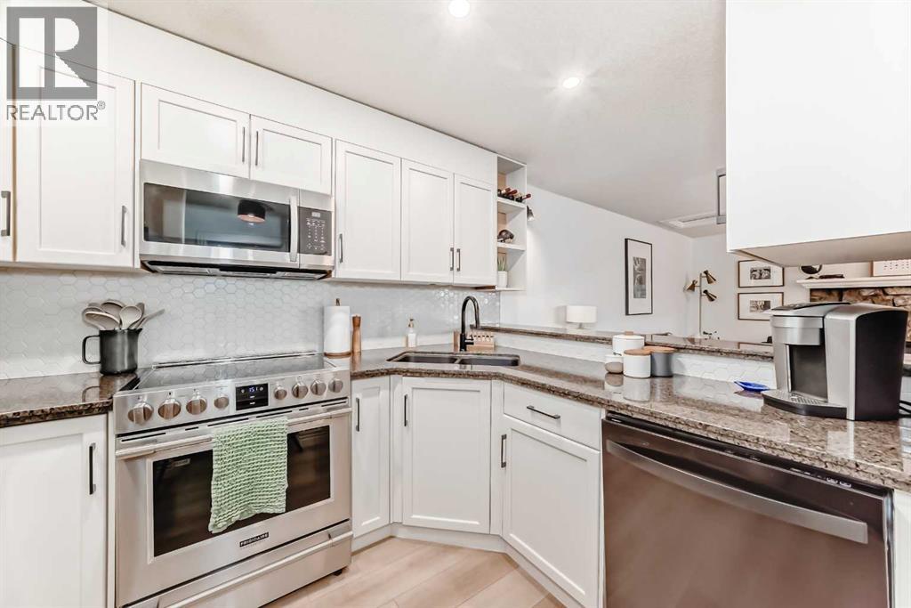 Row / Townhouse for Sale in 149, 66 Glamis Green SW|Calgary, Alberta T2E6V1 4