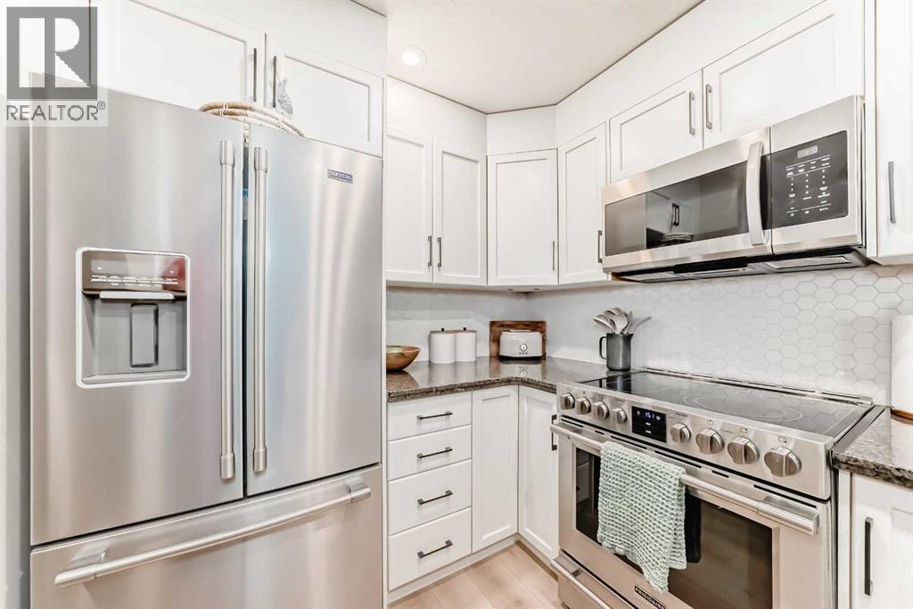 Row / Townhouse for Sale in 149, 66 Glamis Green SW|Calgary, Alberta T2E6V1 3