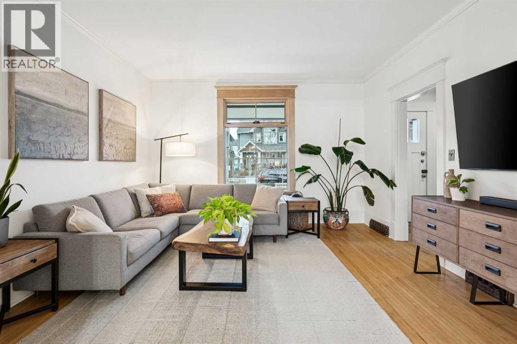 House for Sale in 310 11A Street NW|Calgary, Alberta T2N1X8 4