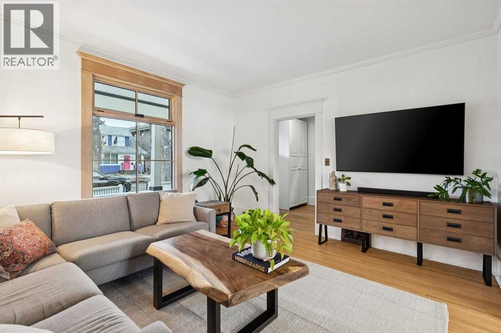 House for Sale in 310 11A Street NW|Calgary, Alberta T2N1X8 5