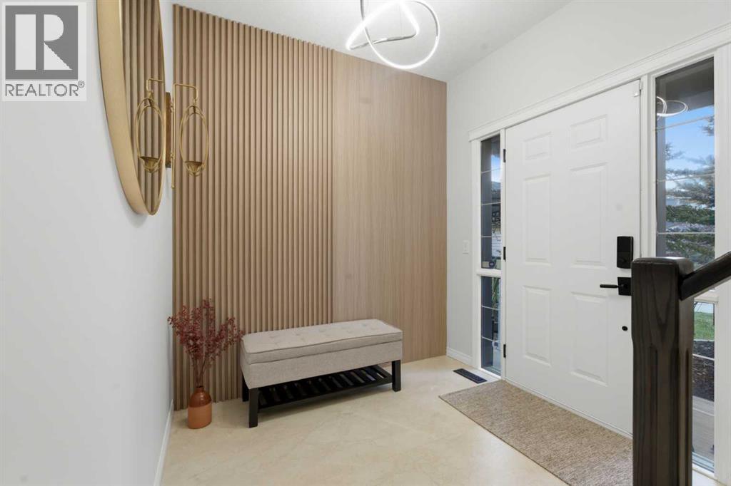 House for Sale in 146 Springbluff Heights SW|Calgary, Alberta T3H5B7 2