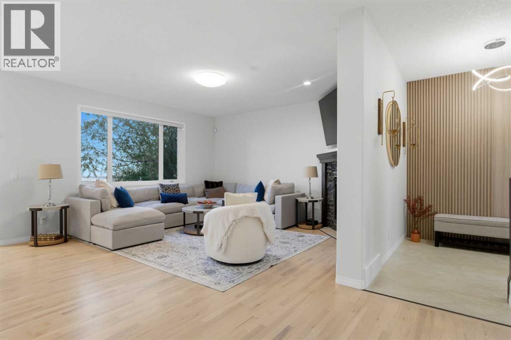 House for Sale in 146 Springbluff Heights SW|Calgary, Alberta T3H5B7 3