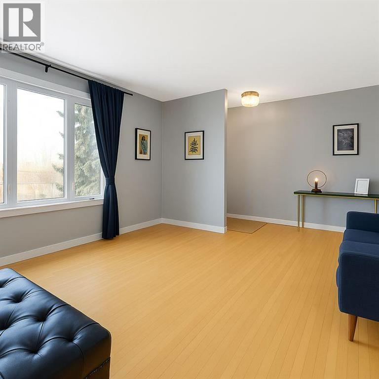 House for Sale in 70 Fairview Crescent SE|Calgary, Alberta T2H0Z6 2