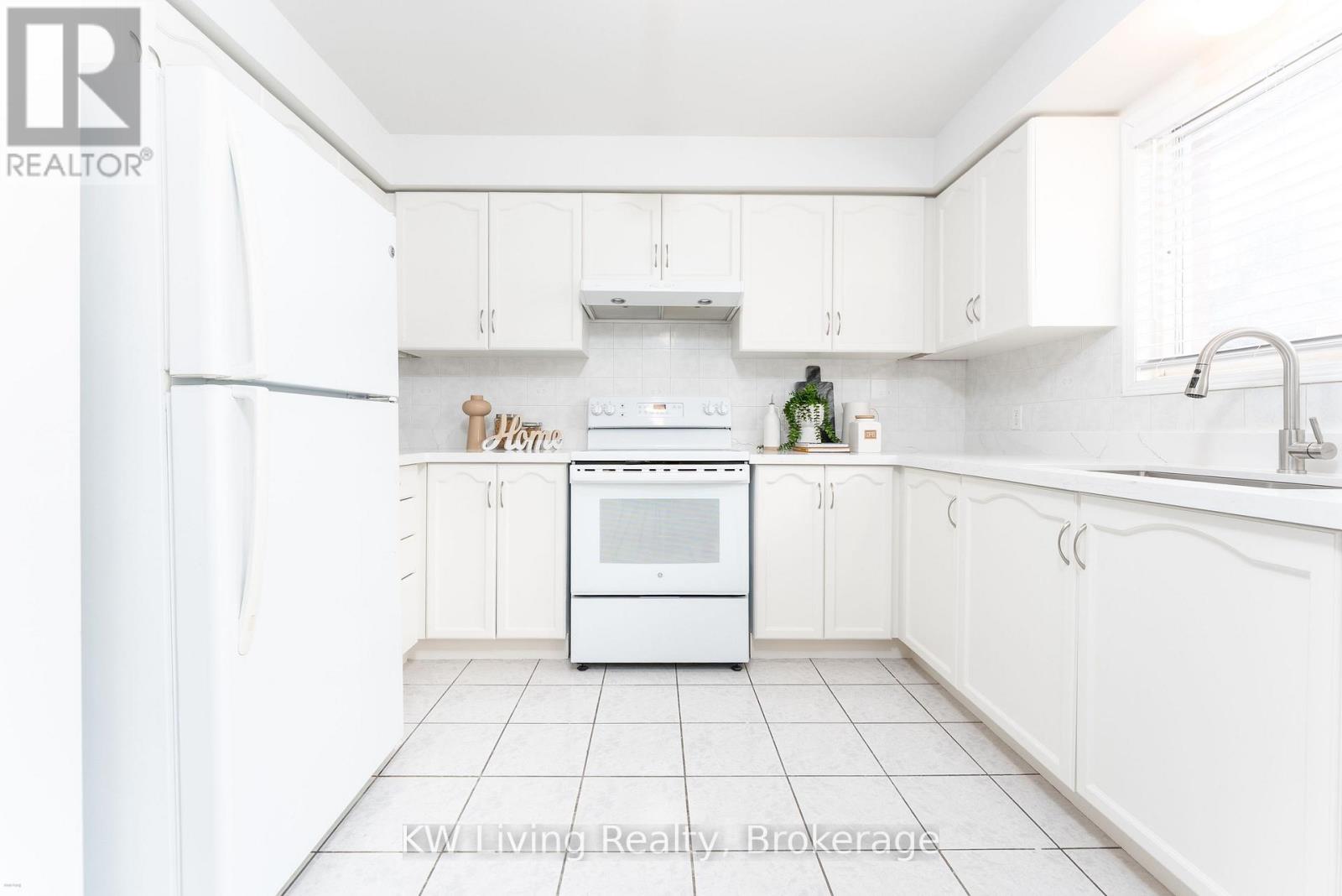 Row / Townhouse for Sale in 6 - 180 FORUM DRIVE|Mississauga (Hurontario), Ontario L4Z3Y2 4