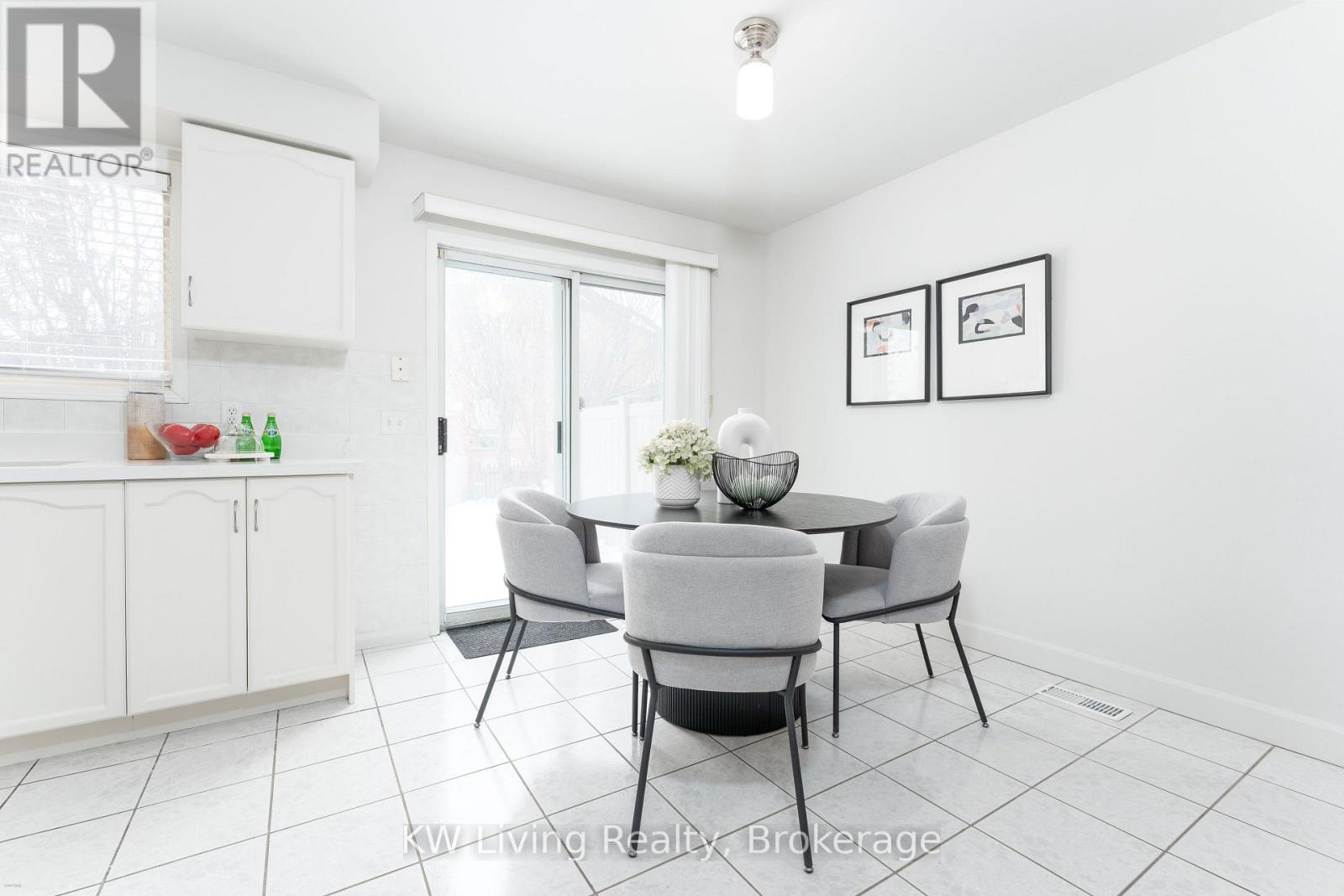 Row / Townhouse for Sale in 6 - 180 FORUM DRIVE|Mississauga (Hurontario), Ontario L4Z3Y2 5