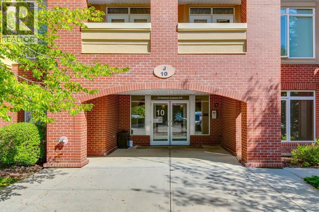 Apartment for Sale in 304, 10 Hemlock Crescent SW|Calgary, Alberta T3C2Z1 2