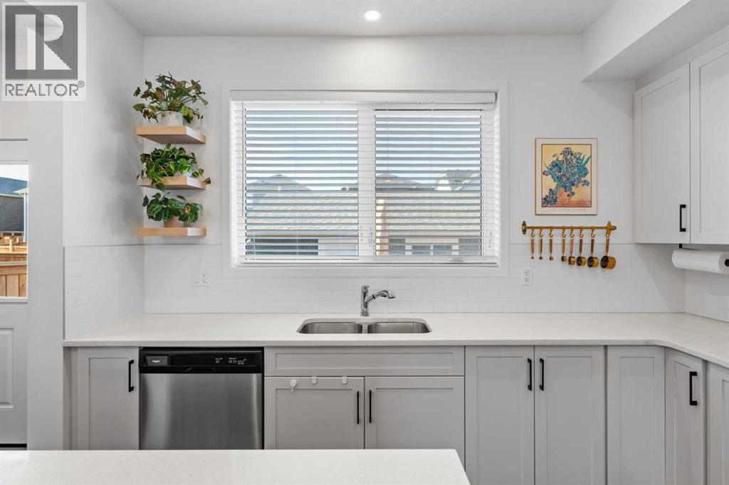 Duplex for Sale in 966 Mahogany Boulevard SE|Calgary, Alberta T3M2X3 5