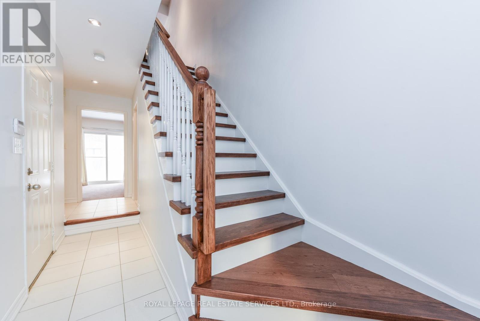 Row / Townhouse for Sale in 4 - 1131 HAIG BOULEVARD|Mississauga (Lakeview), Ontario L5E2M6 4