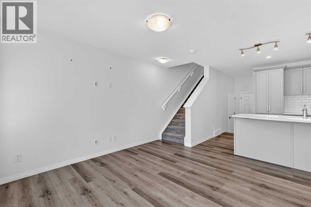 Row / Townhouse for Sale in 50 Yorkville Boulevard SW|Calgary, Alberta T2X4K6 3