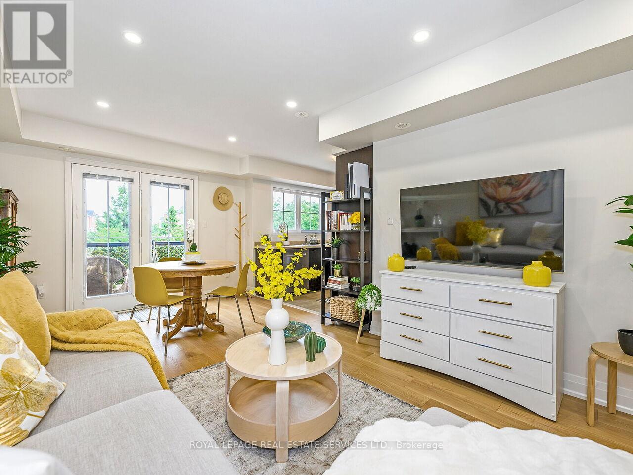 Row / Townhouse for Sale in UNIT 12 - 19 HAYS BOULEVARD|Oakville (RO River Oaks), Ontario L6H0H8