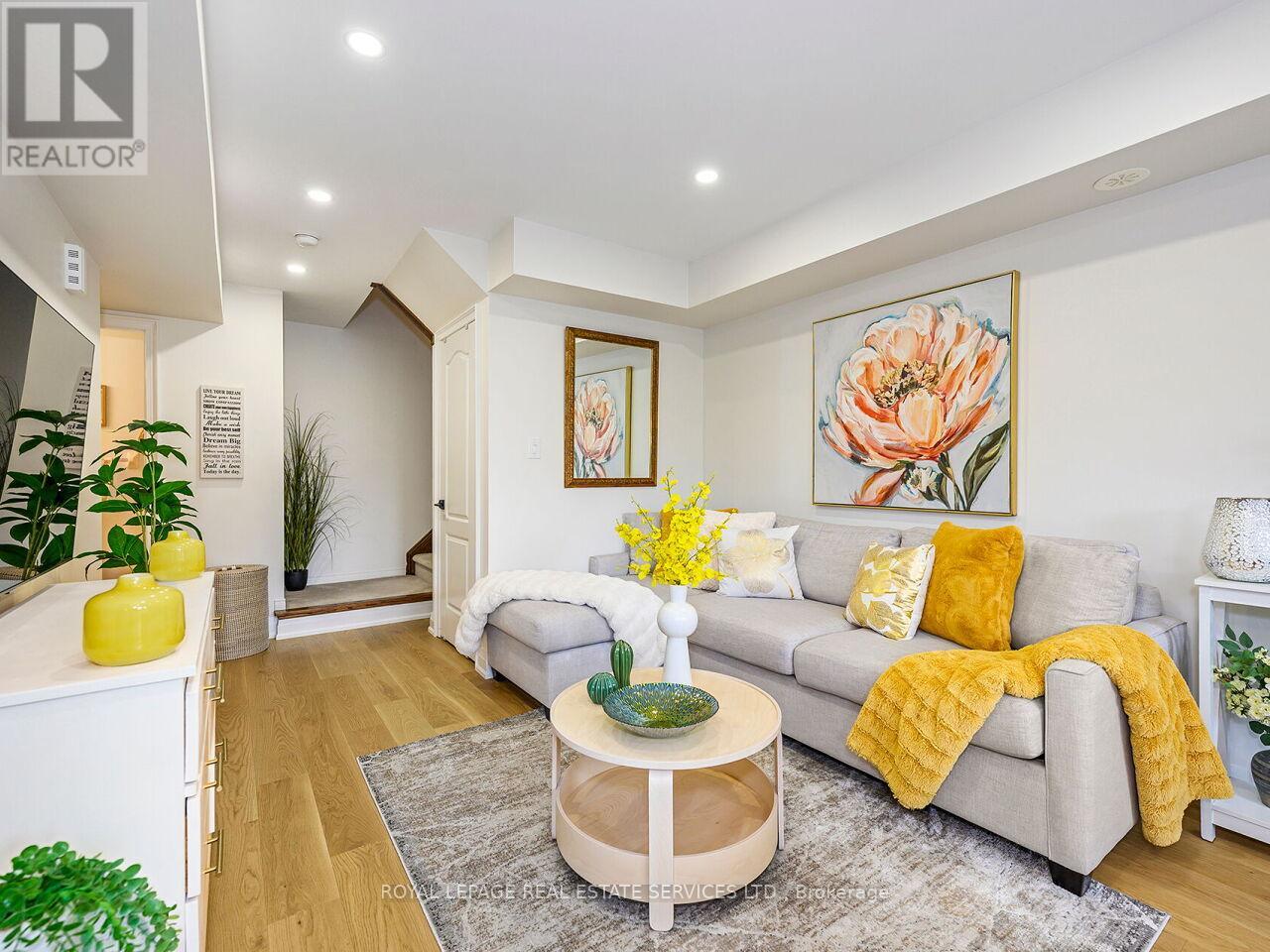 Row / Townhouse for Sale in UNIT 12 - 19 HAYS BOULEVARD|Oakville (RO River Oaks), Ontario L6H0H8 4