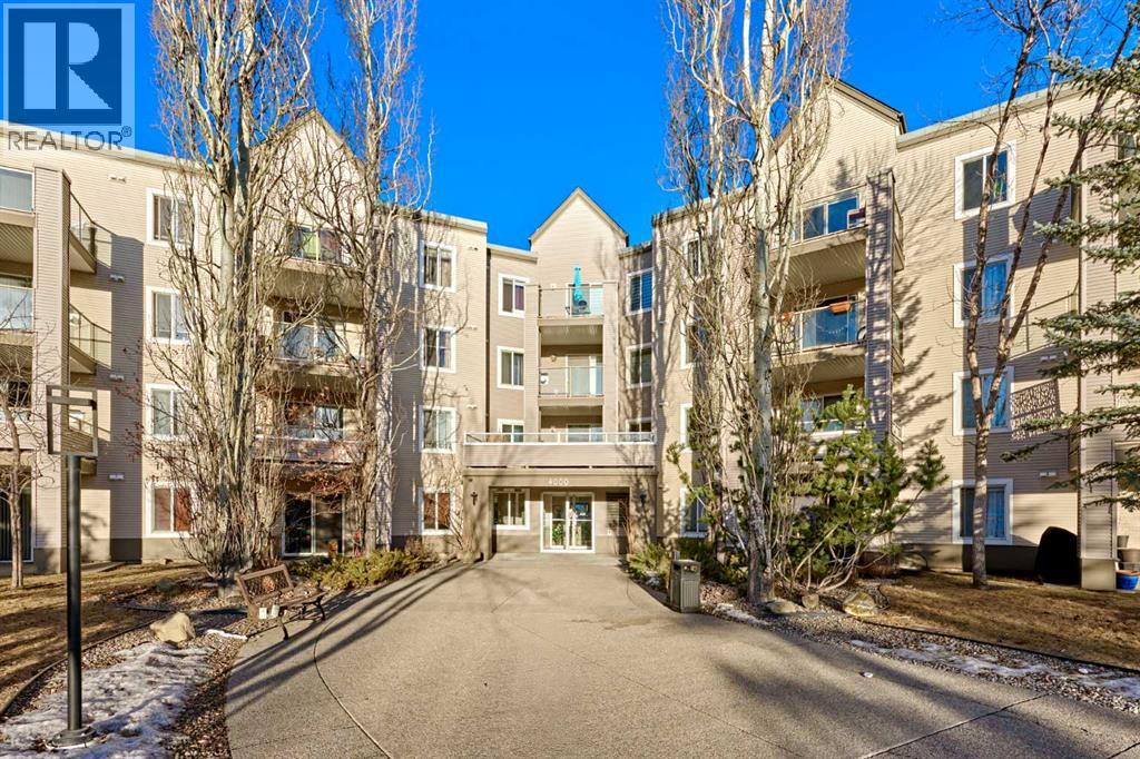 Apartment for Sale in 208, 4000 Somervale Court SW|Calgary, Alberta T2Y4J3 4