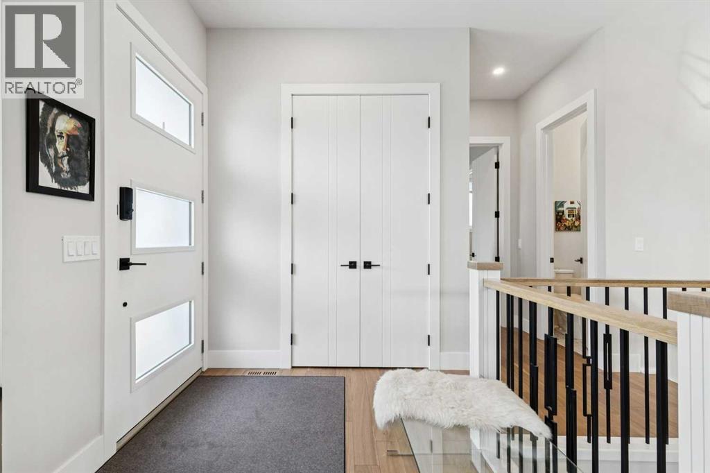 House for Sale in 60 Havenhurst Crescent SW|Calgary, Alberta T2V3C5 2