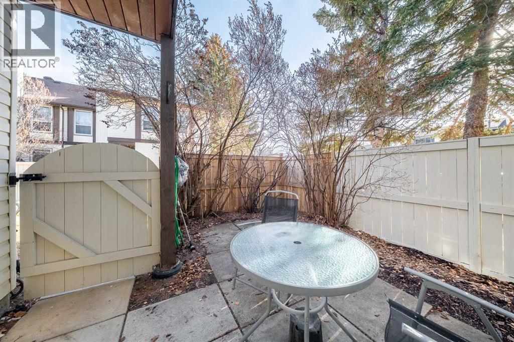 Row / Townhouse for Sale in 5, 3200 60 Street|Calgary, Alberta T1Y4K8 4