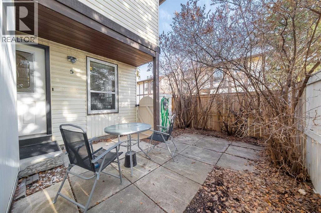 Row / Townhouse for Sale in 5, 3200 60 Street|Calgary, Alberta T1Y4K8 5