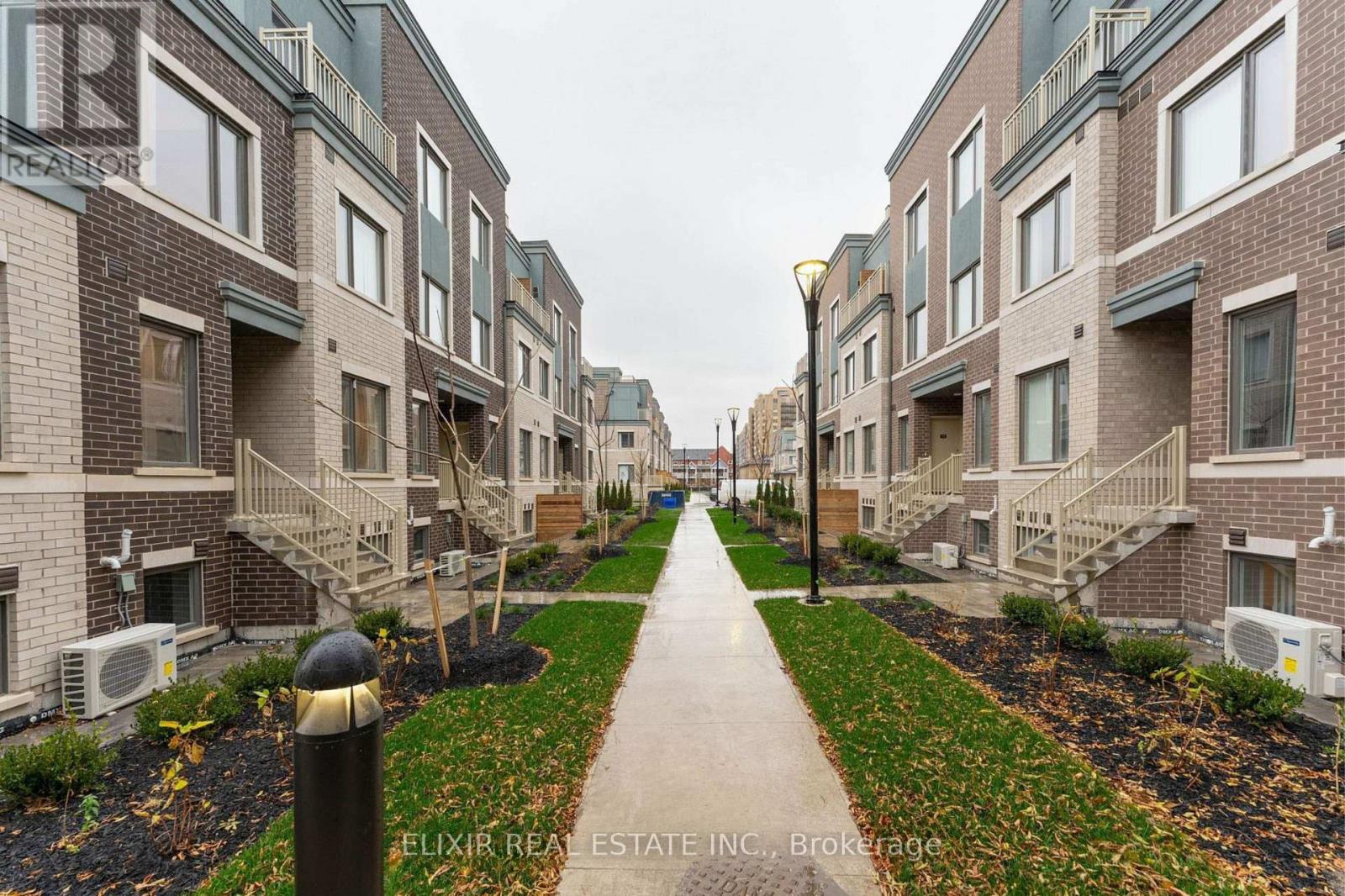 Row / Townhouse for Sale in 115 - 30 WILLIAM JACKSON WAY|Toronto (New Toronto), Ontario M8X2J4 3