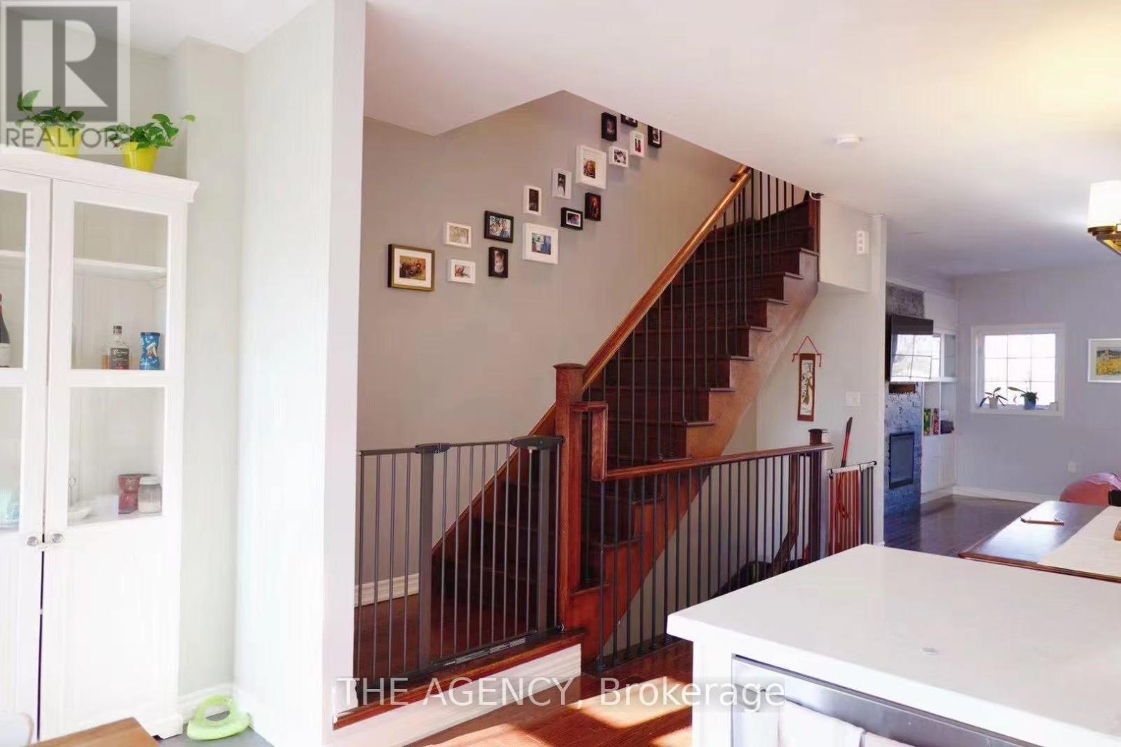 Row / Townhouse for Sale in 6 - 1127 HAIG BOULEVARD|Mississauga (Lakeview), Ontario L5E2M6 2