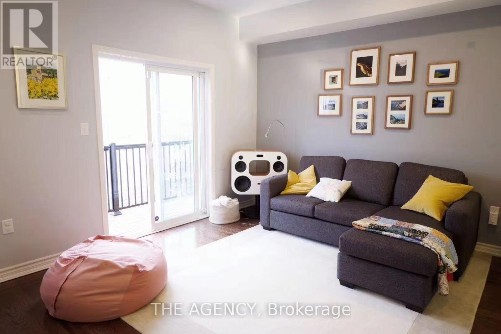 Row / Townhouse for Sale in 6 - 1127 HAIG BOULEVARD|Mississauga (Lakeview), Ontario L5E2M6 3