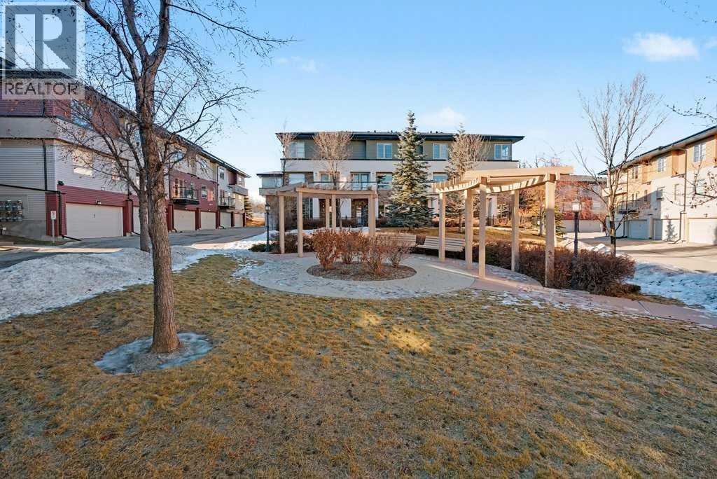 Row / Townhouse for Sale in 14 Aspen Hills Terrace SW|Calgary, Alberta T3H0P3 3