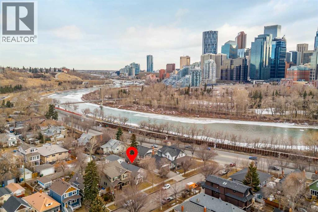 House for Sale in 712 4A Street NW|Calgary, Alberta T2N1P5