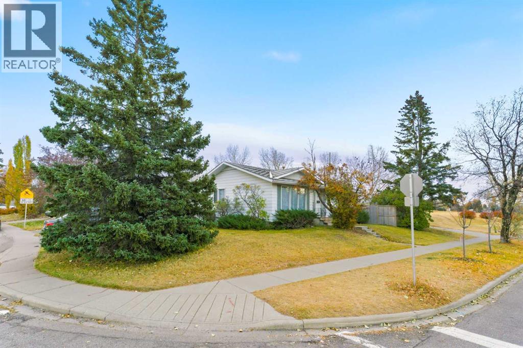 House for Sale in 5027 40 Avenue SW|Calgary, Alberta T3E6T9 2