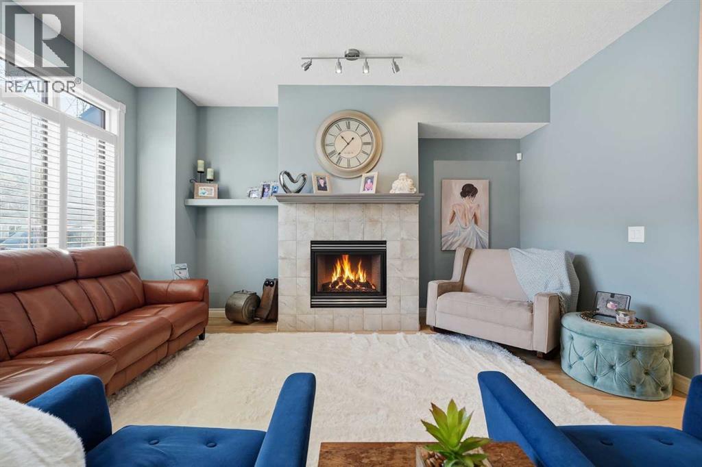 Row / Townhouse for Sale in 45 Somme Boulevard SW|Calgary, Alberta T2T6K7 4