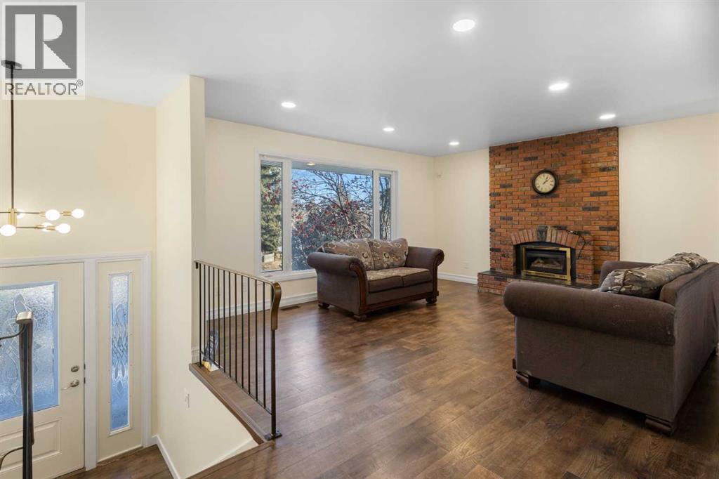 House for Sale in 95 Silver Brook Drive NW|Calgary, Alberta T3B3H6 3