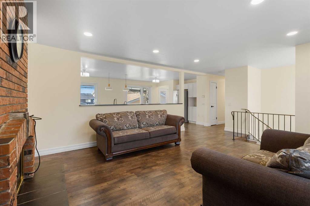 House for Sale in 95 Silver Brook Drive NW|Calgary, Alberta T3B3H6 5