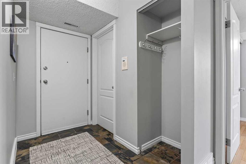 Apartment for Sale in 703, 1540 29 Street NW|Calgary, Alberta T2N4M1 2