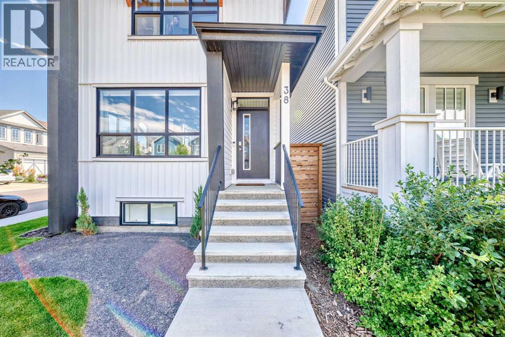 House for Sale in 38 Lavender Road SE|Calgary, Alberta T3S0C4 3