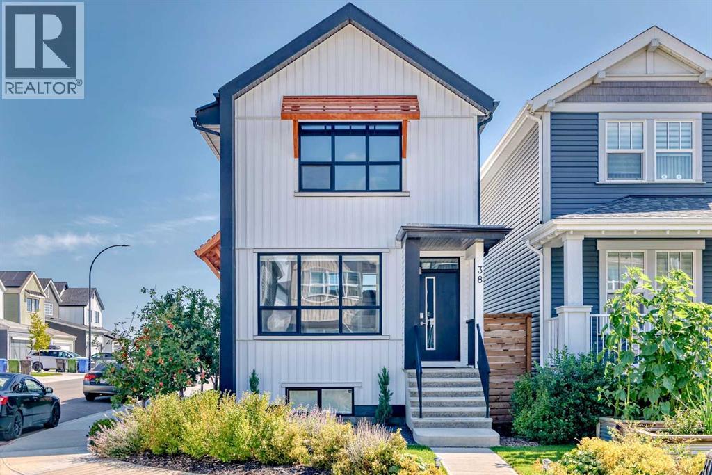 House for Sale in 38 Lavender Road SE|Calgary, Alberta T3S0C4