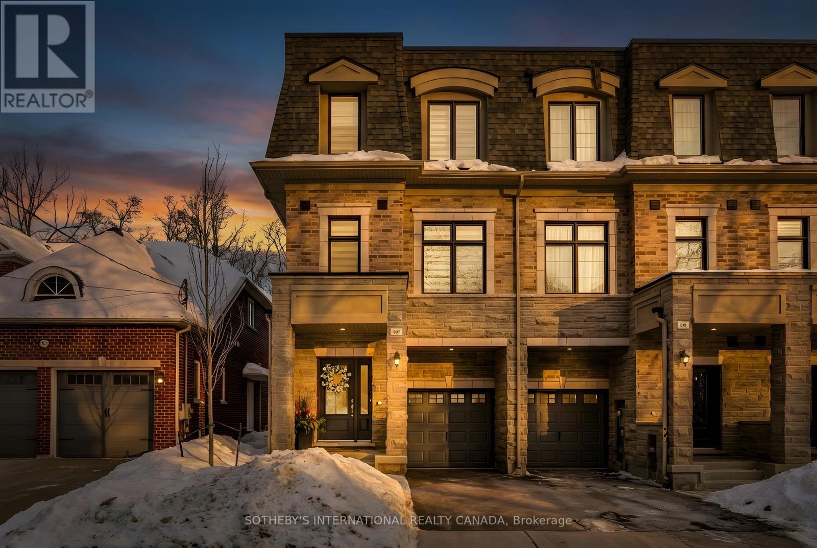 Row / Townhouse for Sale in 197 WYNDHAM STREET|Mississauga (Streetsville), Ontario L5M2S5