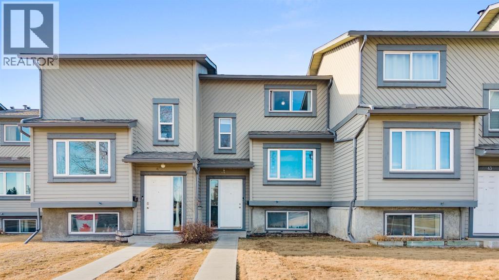 Row / Townhouse for Sale in 44, 12 Templewood Drive NE|Calgary, Alberta T1Y4R7 4