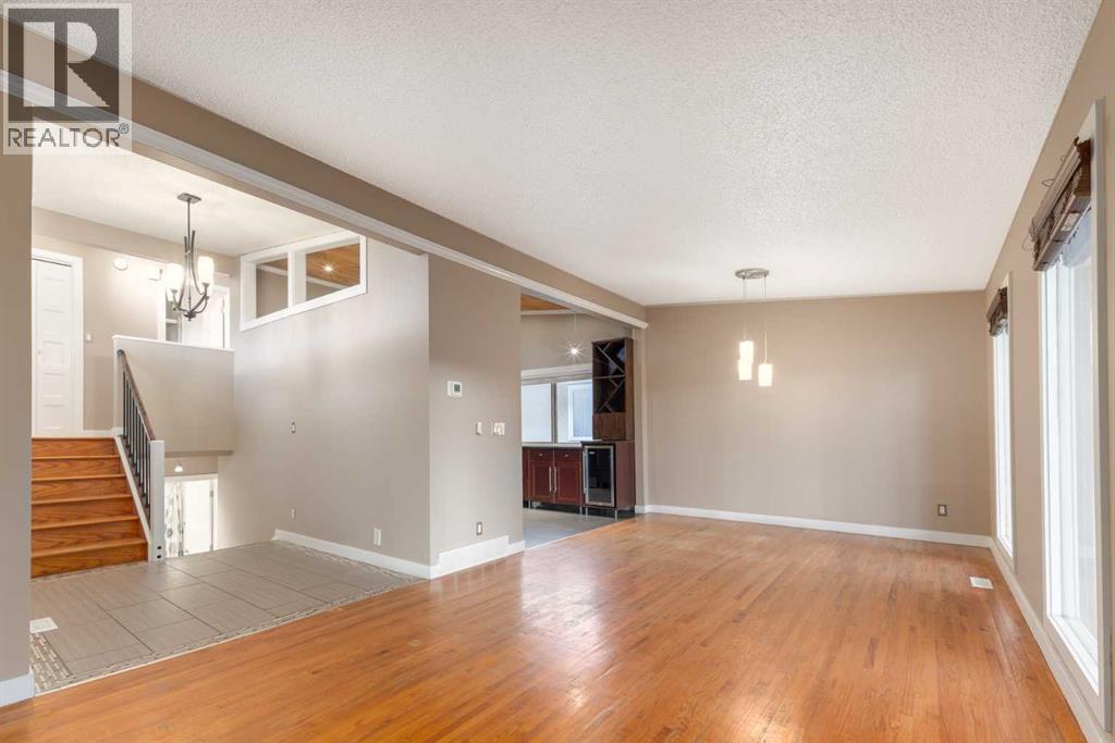 House for Sale in 4936 40 Avenue NW|Calgary, Alberta T3A0X2 4