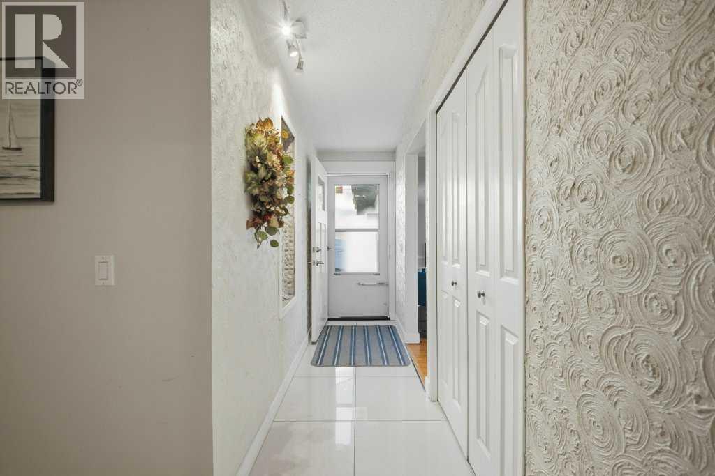 House for Sale in 524 Hunterplain Hill NW|Calgary, Alberta T2K4L7 5