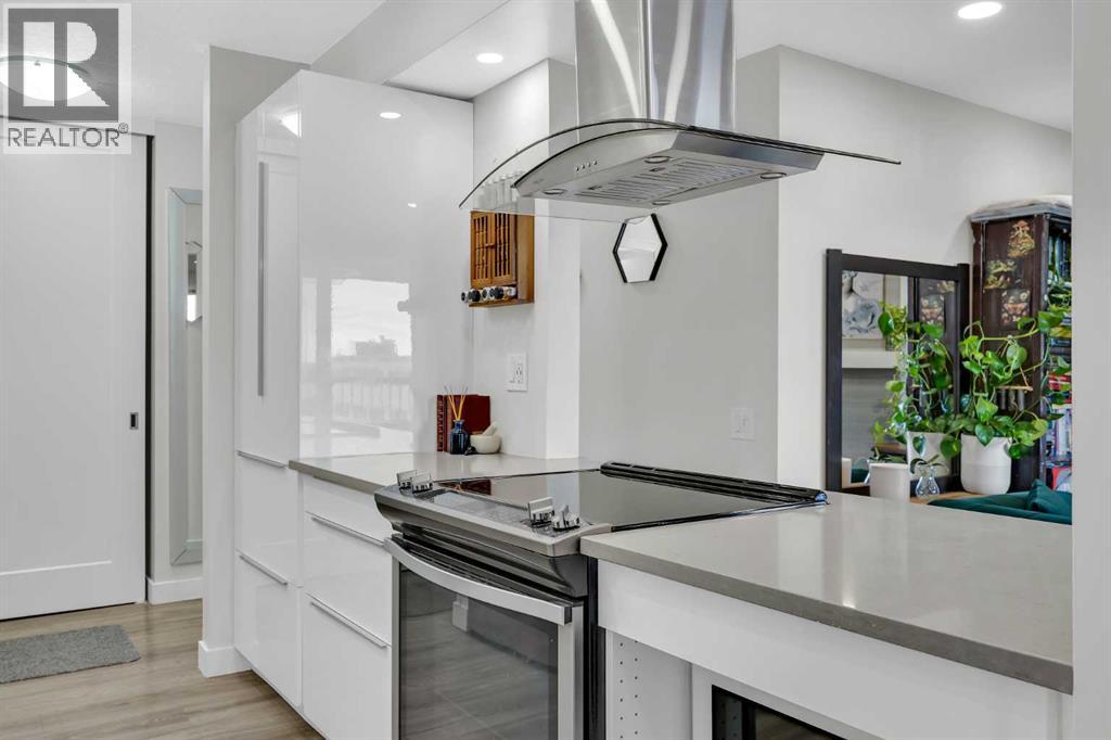 Apartment for Sale in 302, 526 5 Street NE|Calgary, Alberta T2E3W6 2