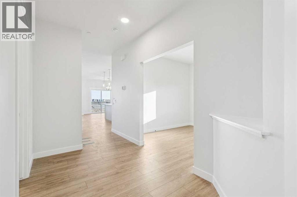 House for Sale in 418 Hotchkiss Manor SE|Calgary, Alberta T3S0J9 4