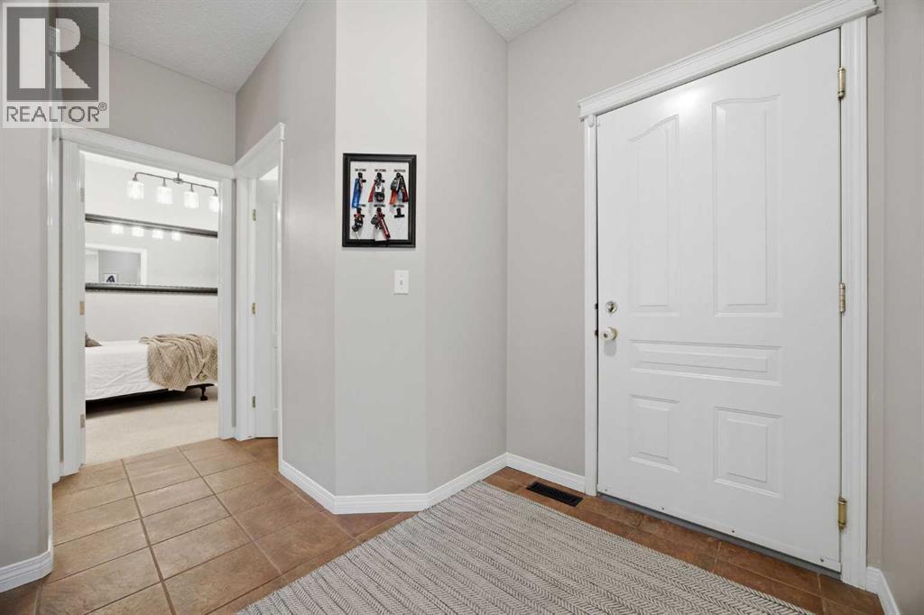 Row / Townhouse for Sale in 6 Rocky Vista Terrace NW|Calgary, Alberta T3G5G5 4