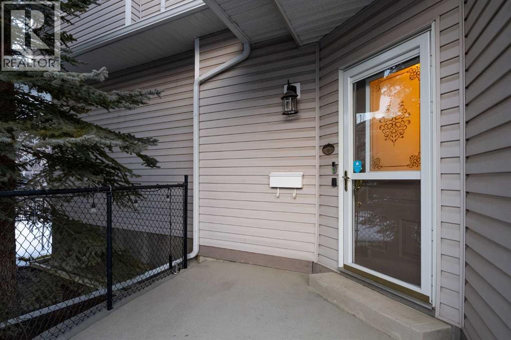 Row / Townhouse for Sale in 6 Rocky Vista Terrace NW|Calgary, Alberta T3G5G5 2