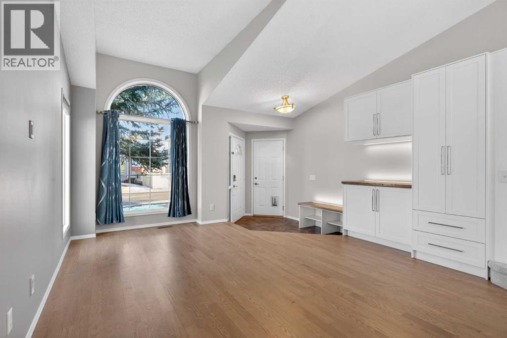 House for Sale in 328 Douglas Ridge Close SE|Calgary, Alberta T2Z2M4 3