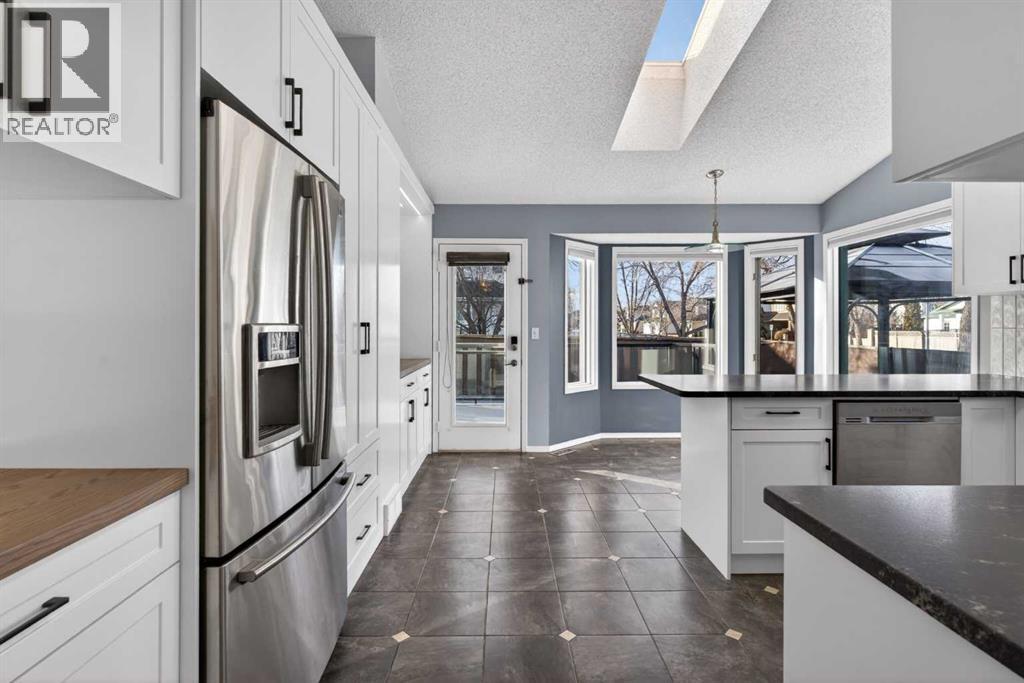 House for Sale in 328 Douglas Ridge Close SE|Calgary, Alberta T2Z2M4 5