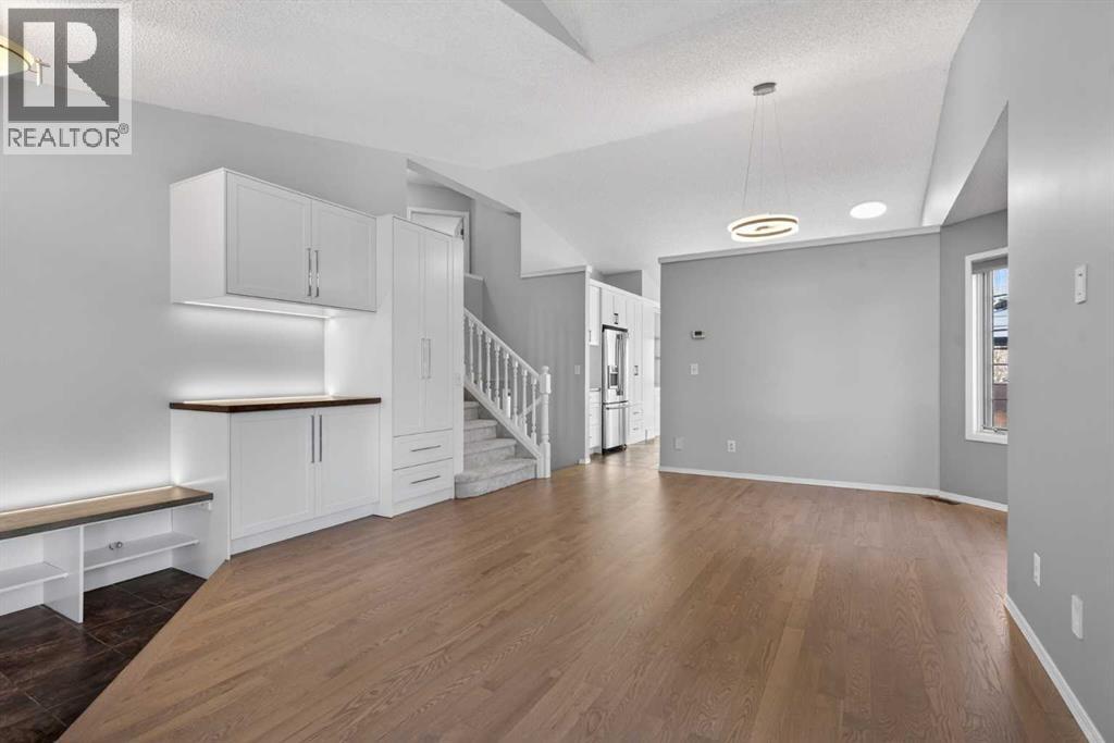 House for Sale in 328 Douglas Ridge Close SE|Calgary, Alberta T2Z2M4 4